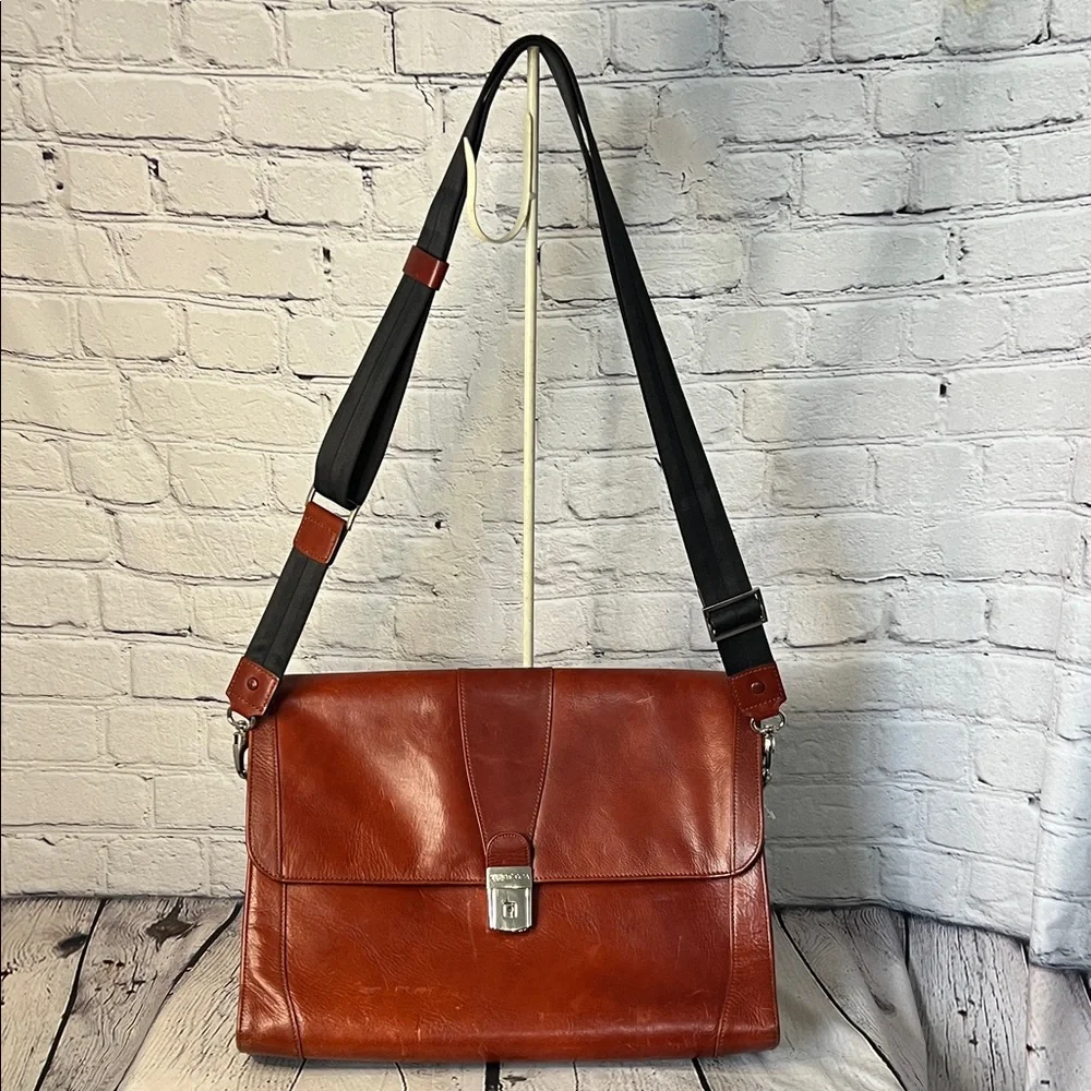 * Bosca Old Leather Flap Envelope shoulder Brief Cognac Leather